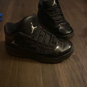Black Jordan’s 6.5 worn 2 times . Asking for 60 I paid 140 .